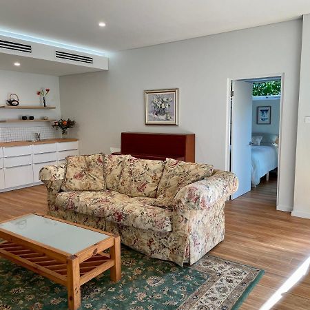 Tranquil Garden Apartment With Living Room Wollongong Exterior photo